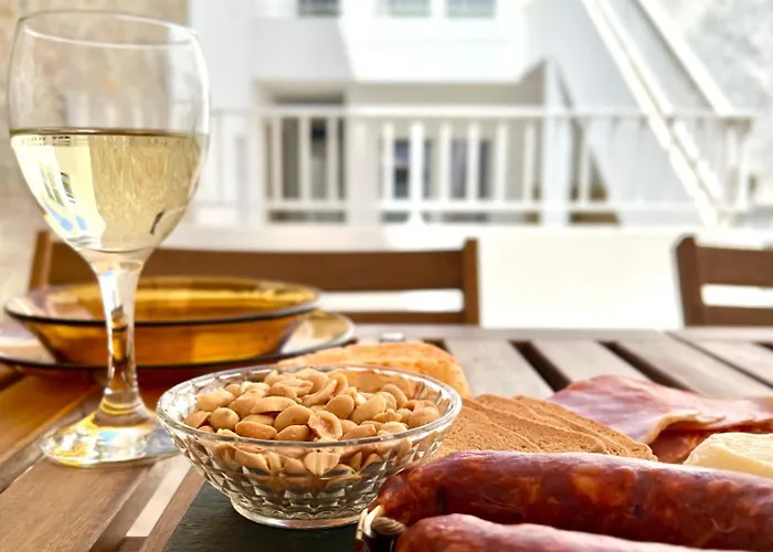 Cor De Mar • Patio • 2 Quartos • Centro Historico