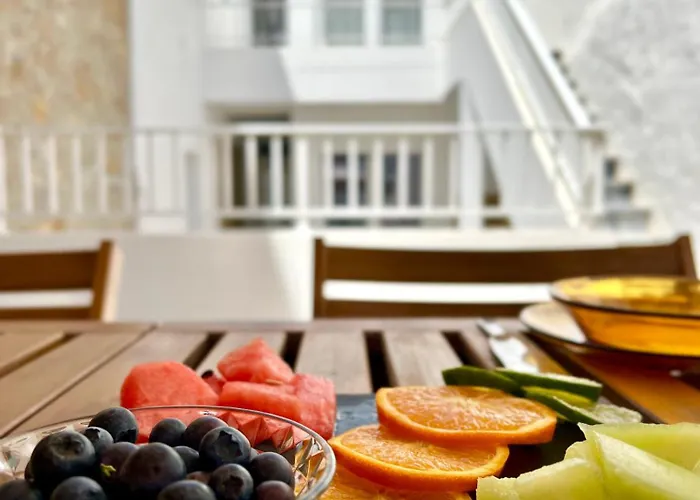 Cor De Mar • Patio • 2 Quartos • Centro Historico